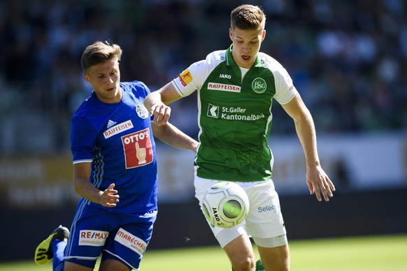 CAPTION CORRECTION - CORRECTS PLAYER NAME - St. Gallen&#039;s Cedric Itten, rechts, gegen Luzerns Idriz Voca, im Fussball Super League Spiel zwischen dem FC St. Gallen und dem FC Thun, am Sonntag, 26. ...