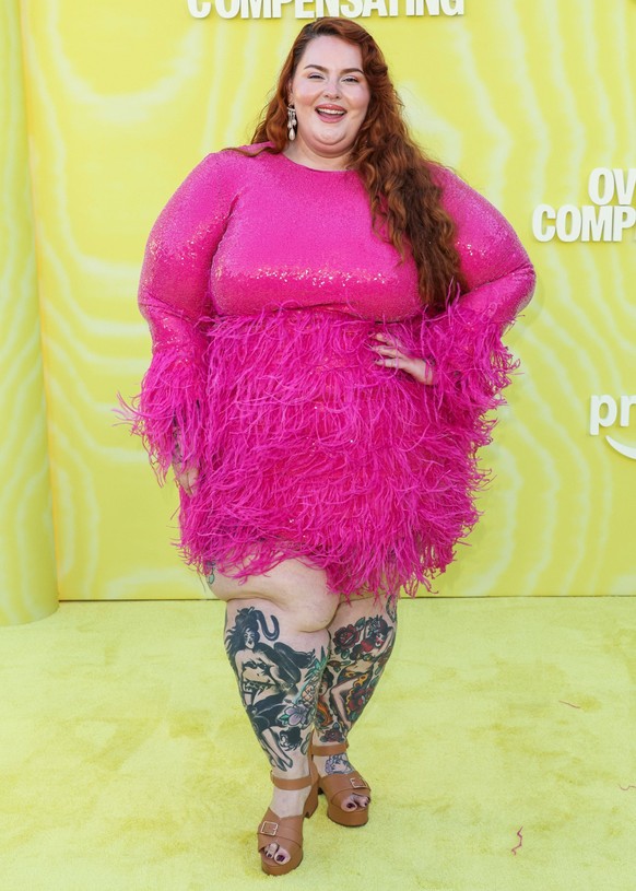 Los Angeles Premiere Of Amazon Prime Video s Overcompensating Season 1 HOLLYWOOD, LOS ANGELES, CALIFORNIA, USA - MAY 14: American plus-size model, blogger, and make-up artist Tess Holliday arrives at  ...