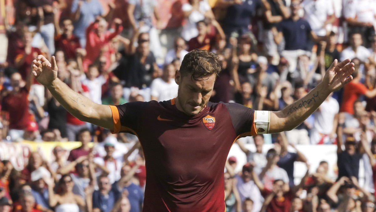 Romaís Francesco Totti celebrates after scoring during a Serie A soccer match between Roma and Sassuolo, at Rome's Olympic stadium, Sunday, Sept. 20, 2015. (AP Photo/Riccardo De Luca)
