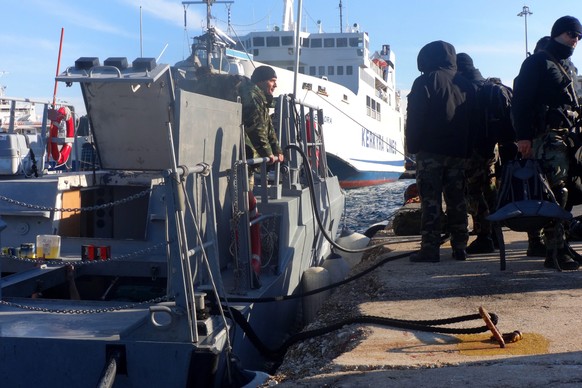 Griechische Spezialeinheiten machten sich nach dem Notruf auf den Weg.&nbsp;