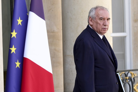 epa12326059 French Prime Minister Francois Bayrou leaves the Elysee Palace following a cabinet meeting after holidays in Paris, France, 27 August 2025. EPA/TERESA SUAREZ