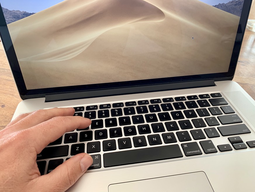 Meine «neuste» Anschaffung: Ein über 4 Jahre altes Macbook Pro mit garantiert fehlerfreier (US-)Tastatur. Wer etwas Neueres kauft, braucht Nerven ...