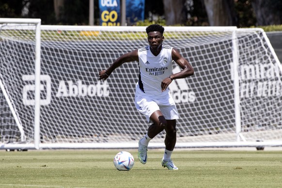 epa10097840 Aurelien Tchouameni in action as Real Madrid squad trains at the UCLA Wallis Annenberg Stadium in Los Angeles, California, USA, 29 July 2022. This training takes place ahead of their match ...