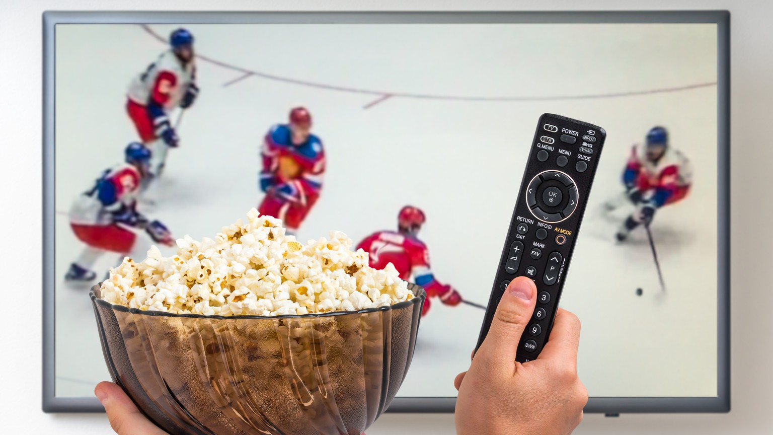 Eishockey TV Fernsehen Swisscom UPC MySports National League A Symbolbild Ice Hockey Kamera