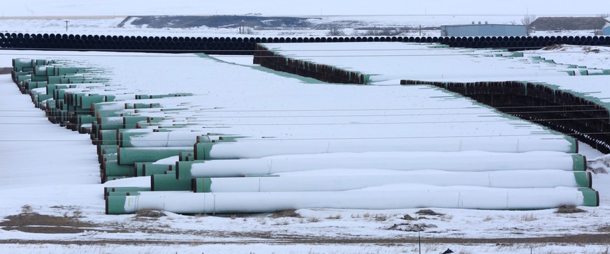 A depot used to store pipes for Transcanada Corp&#039;s planned Keystone XL oil pipeline is seen in Gascoyne, North Dakota, January 25, 2017. REUTERS/Terray Sylvester