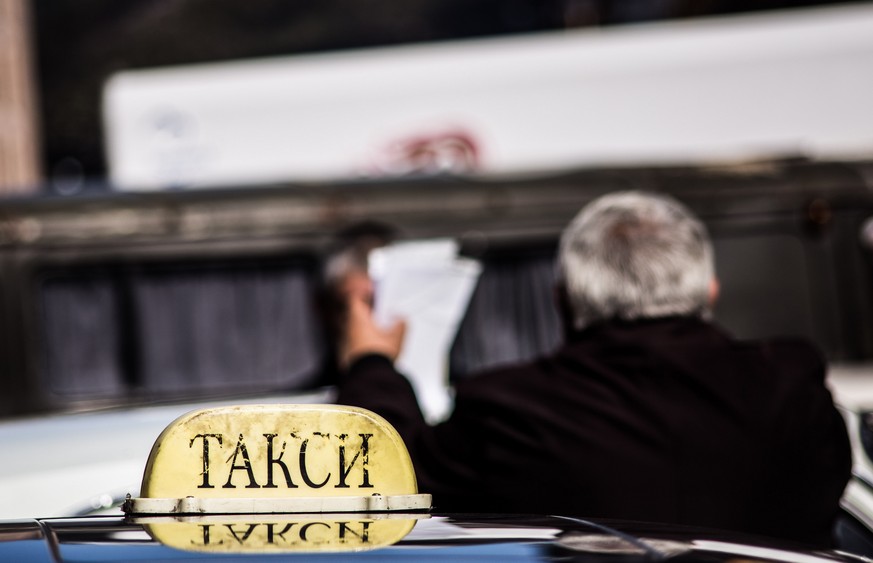Statt zuhause lande ich im Jugo-Schnellimbiss: Eine abenteuerliche Taxifahrt mit Slavoljub