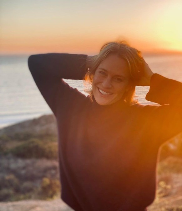 RObin Wright https://www.instagram.com/p/CkkAkxfrtFK/