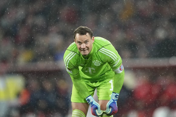 Bayern&#039;s goalkeeper Manuel Neuer adjusts his socks during the German Bundesliga soccer match between 1.FC Cologne and Bayern Munich in Cologne, Germany, Friday, Nov. 24, 2023. (AP Photo/Martin Me ...