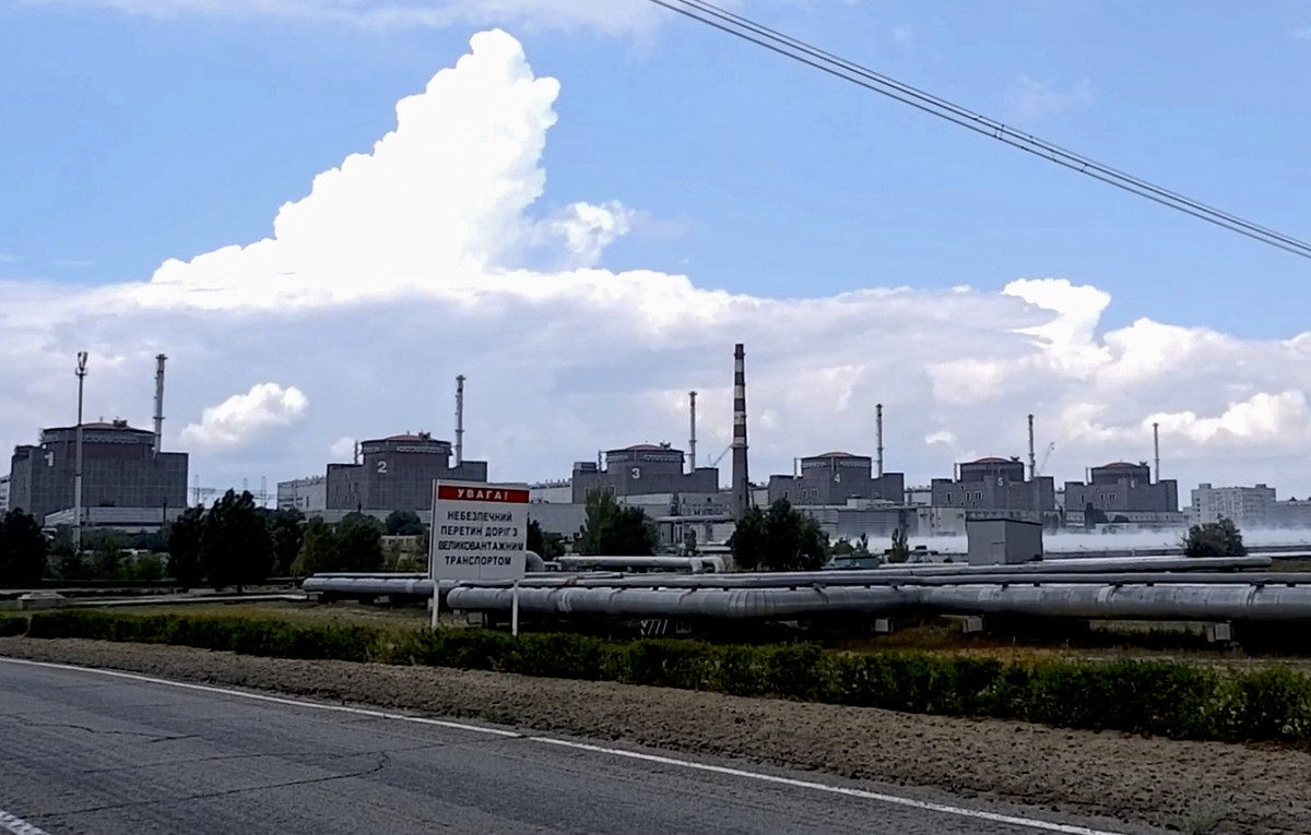 epa10110513 A still image taken a handout video provided by the Russian Defence Ministry's press service shows a general view of the Zaporizhzhia Nuclear Power Station (ZNPP) in Enerhodar, southe ...