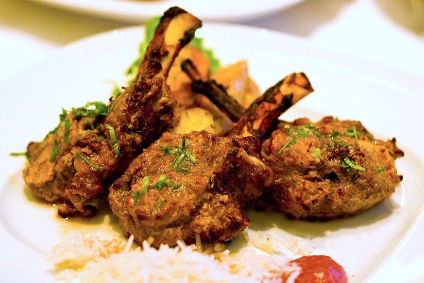 Achari Hiran Ki Chhampen (lamb chops in pickle marinade with roasted chickpea flour and hung yogurt), Tamarind Tribeca lammfleisch essen food lammkoteletts indian food essen kochen https://www.flickr. ...