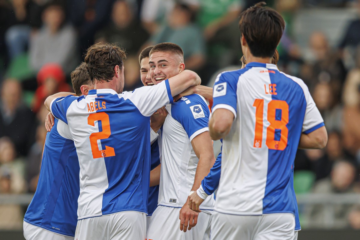 KEYPIX - Maksim Paskotsi (GC), centre, celebre son but avec ses coequipiers lors de la rencontre de football de Swiss Super League entre le Yverdon Sport FC, YS, et le Grasshopper Club Zuerich, GC, ce ...