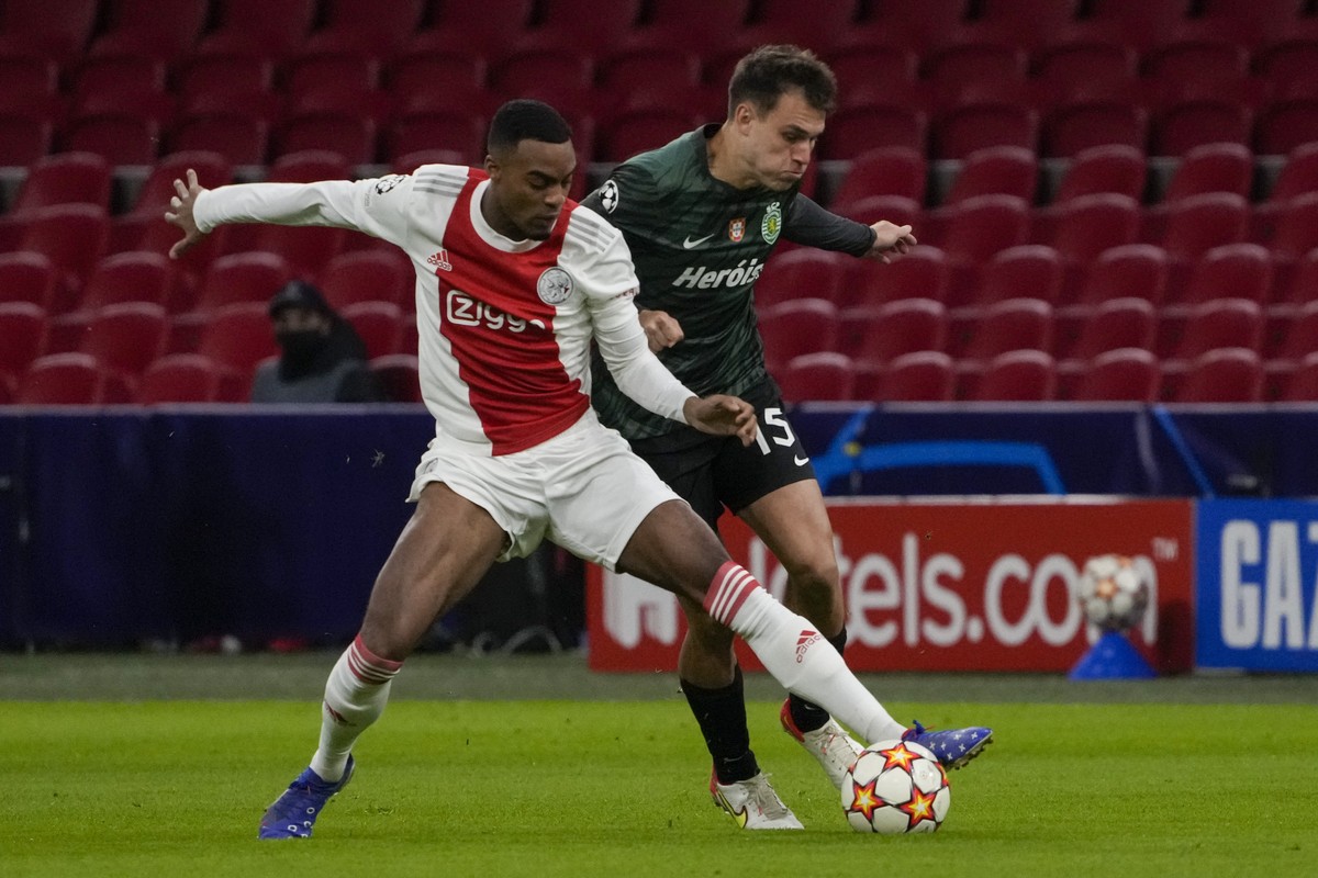 Ajax's Ryan Gravenberch, left, and Sporting's Manuel Ugarte fight for the ball during a Champions League group C soccer match between Ajax and Sporting CP, at the at the Johan Cruyff ArenA i ...