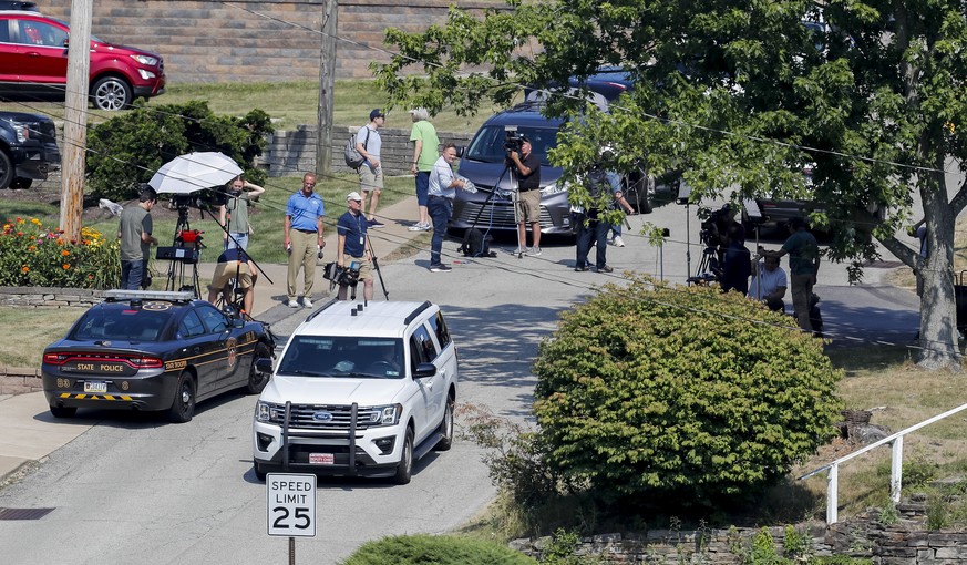 epa11477708 Law enforcement officials and members of the media near the home of 20-year-old Thomas Matthew Crooks, identified by the Federal Bureau of Investigation (FBI) as the person who attempted t ...