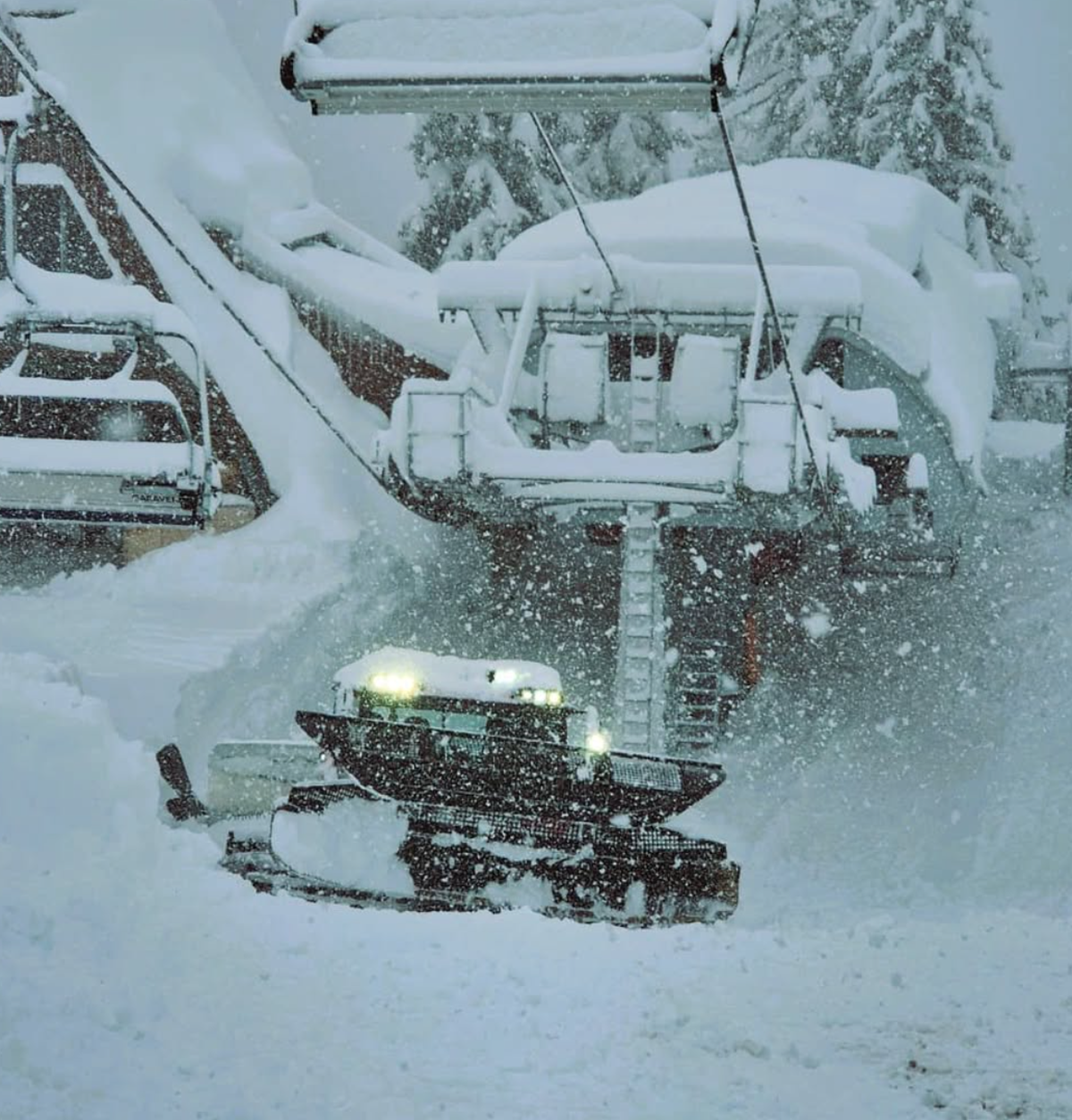La station valaisanne des Marecottes a été recouverte d'une grosse couche de neige.