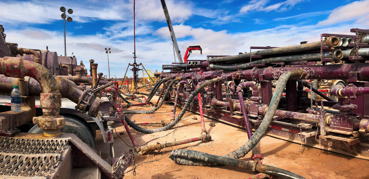 Beim Fracking wird etwa 1000 Meter in die Tiefe gebohrt.