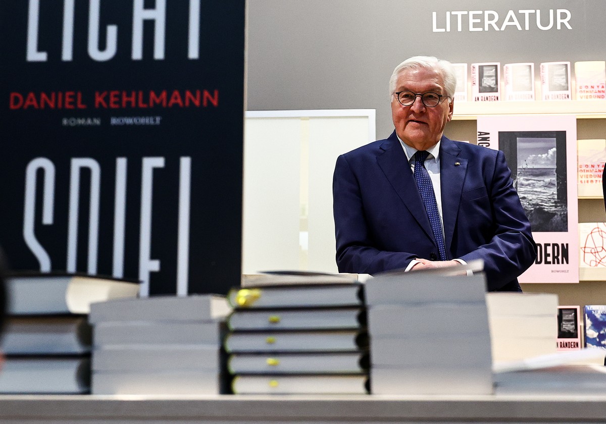 epa11233928 German President Frank-Walter Steinmeier looks on during his official visit of the Leipzig Book Fair, in Leipzig, Germany, 21 March 2024. Around 3,000 exhibitors and 250,000 visitors are e ...