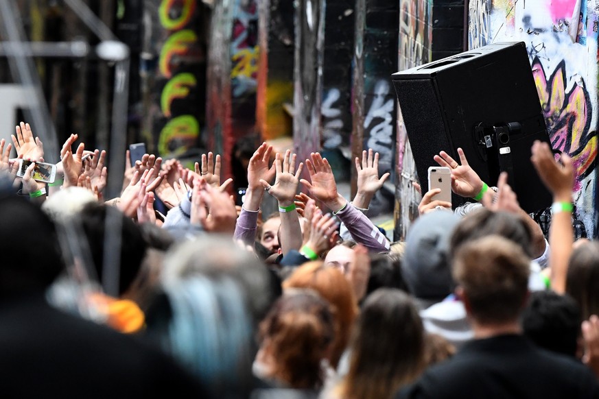 epa06597088 Selected fans gather for a performance by British singer-songwriter Ed Sheeran in Hosier Lane in Melbourne, Australia, 12 March 2018. Ed Sheeran filmed a live performance with a group of f ...