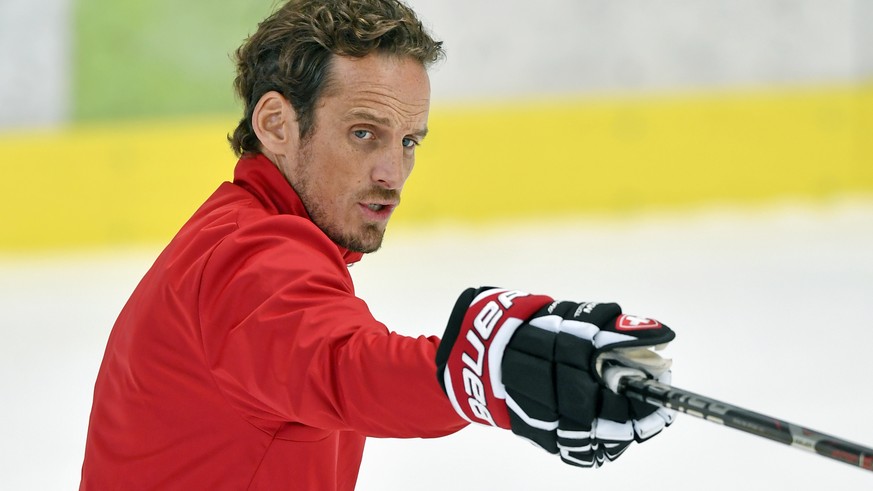 Headcoach Patrick Fischer beim Training mit der Schweizer Eishockeynationalmannschaft in Zuerich am Montag, 30. April 2018. (KEYSTONE/Walter Bieri)