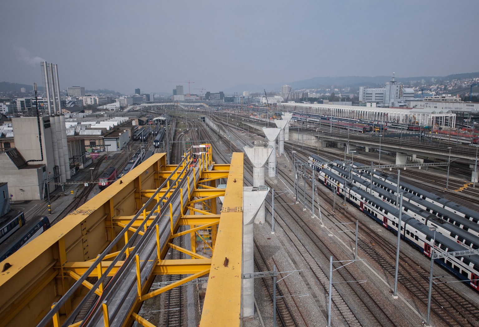 Die Letzigrabenbrücke mit Blick Richtung Zürich Altstetten.