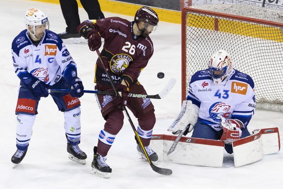 Lions&#039; defender Patrick Geering, left, vies for the puck with Geneve-Servette&#039;s forward Daniel Winnik #26, of Canada, past Lions&#039; goaltender Jakub Kovar, right, during a National League ...