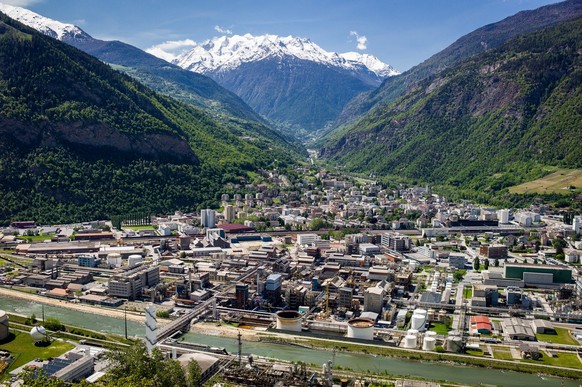 Le site de Lonza a Viege, le dimanche 15 mai 2016. Industriezone in Visp, Wallis. (KEYSTONE/Olivier Maire)