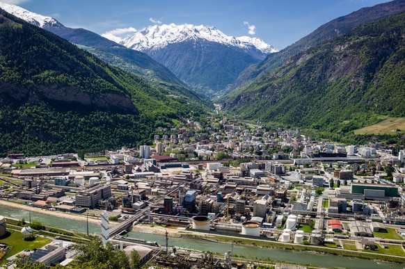 Le site de Lonza a Viege, le dimanche 15 mai 2016. Industriezone in Visp, Wallis. (KEYSTONE/Olivier Maire)