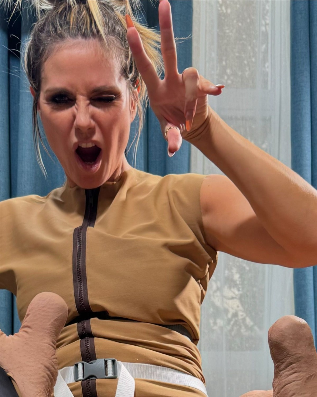 Heidi Klum a donné des indices sur son costume d'Halloween 2024.