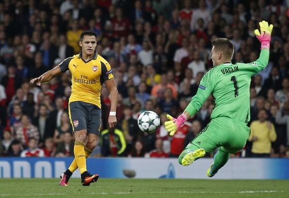 Britain Soccer Football - Arsenal v FC Basel - UEFA Champions League Group Stage - Group A - Emirates Stadium, London, England - 28/9/16
Arsenal&#039;s Alexis Sanchez misses a chance to score 
Actio ...