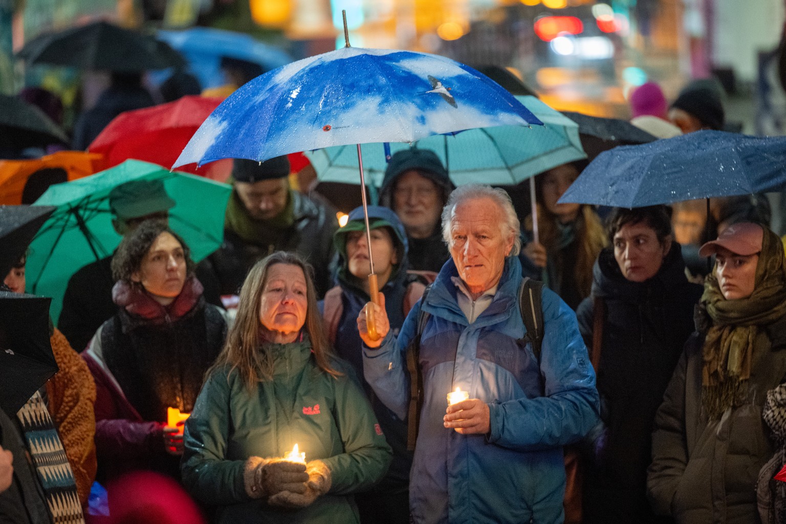 Kundgebung fuer gerechten Frieden in Israel und Palaestina auf der Schuetzenmatt, am Samstag 9. Dezember 2023, in Bern. (KEYSTONE/Marcel Bieri)