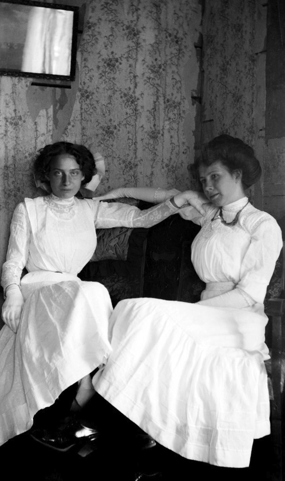 Maud and Nina Platte, 1911
Lora Webb Nichols Photography Archive http://www.lorawebbnichols.org/