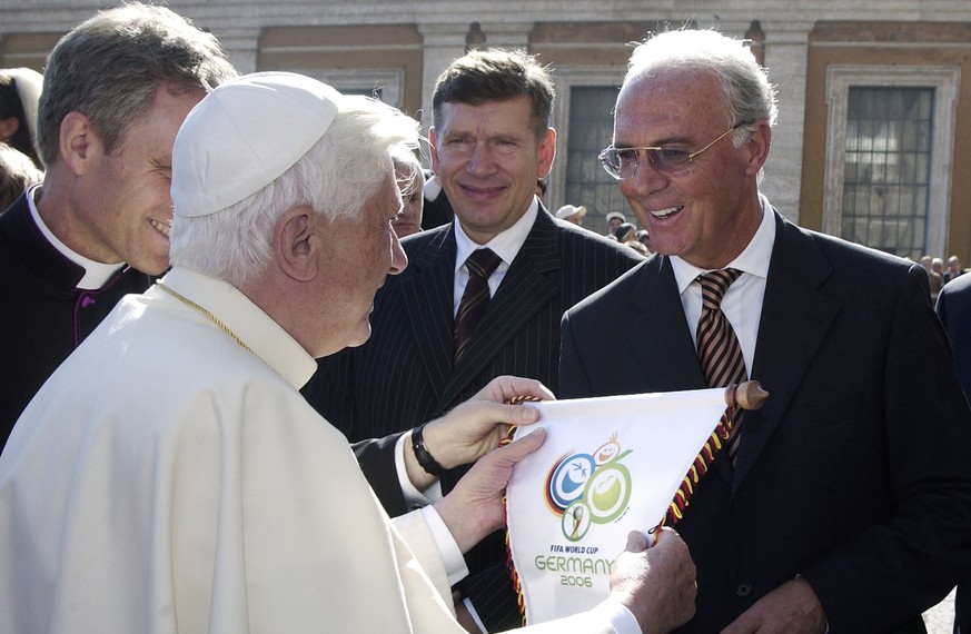 VATICAN CITY -OCTOBER 26: In this handout from the Vatican newspaper L'Osservatore Romano, Franz Beckenbauer (2nd R), CEO of the German Organizing Committee of the 2006 World Football Cup meets P ...