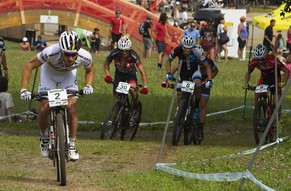 Nino Schurter gewinnt in Méribel.