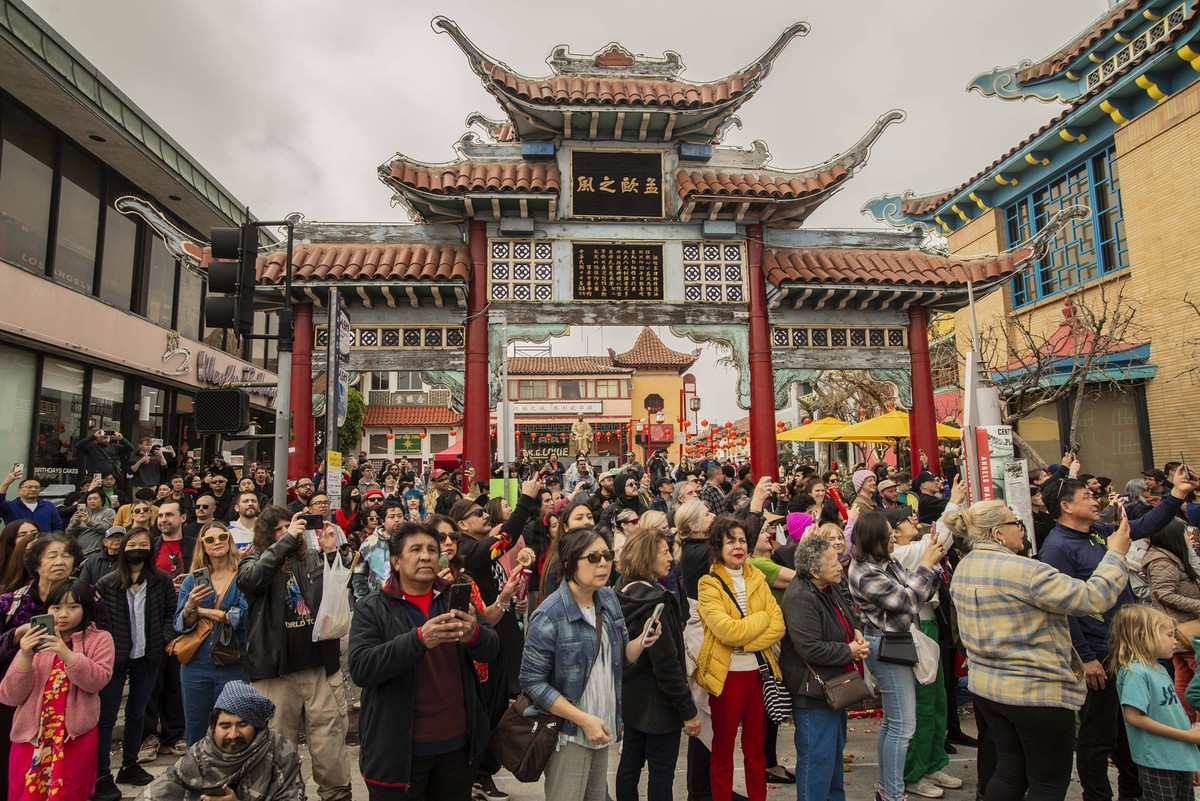 California: Golden Dragon Parade and Chinese New Year Festival in Los Angeles 125th annual Chinese New Year parade and festival in Chinatown. As is fitting for the Year of the Dragon, the main attract ...