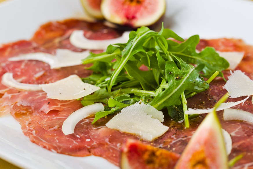 rinds carpaccio rindfleisch fleisch roh essen food parmesan rucola