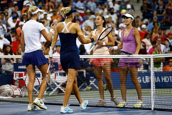 Handshake zum Schluss des Doppelfinals.