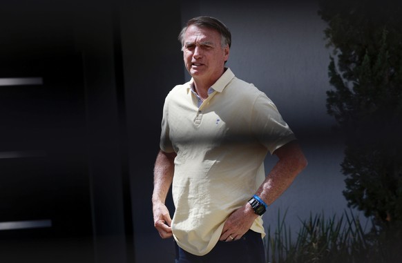 epaselect epa12349692 Brazil's former president Jair Bolsonaro walks at his residence in Brasilia, Brazil, 03 September 2025. Bolsonaro's defense team denied before the Supreme Court that th ...