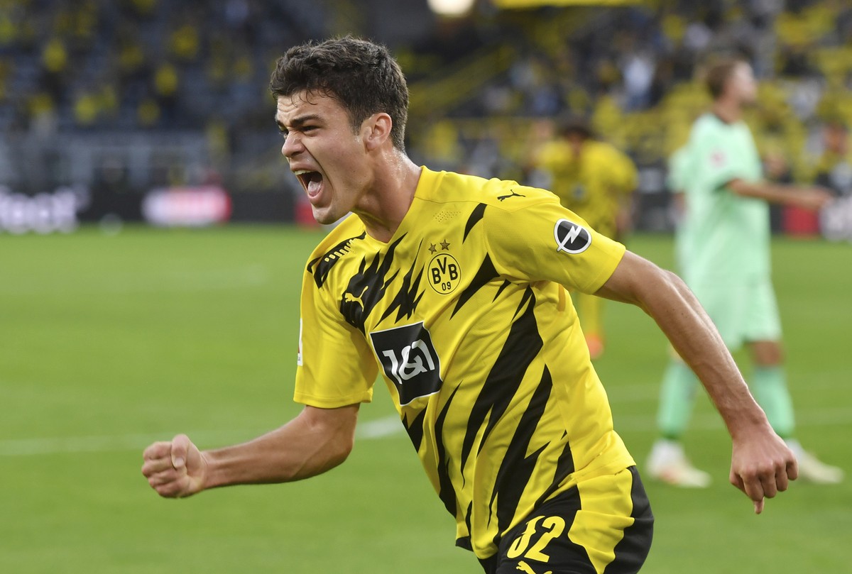 Dortmund's Giovanni Reyna celebrates his goal during the Bundesliga soccer match between Borussia Dortmund and Borussia Monchengladbach at Signal Iduna Park, Dortmund, Germany, Saturday Sept. 19, ...