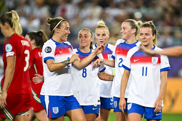 England&#039;s Alessia Russo, second from right, celebrates with team after scoring 4-0 during the UEFA Women&#039;s EURO 2025 Group D soccer match between England and Wales at the Arena St. Gallen in ...