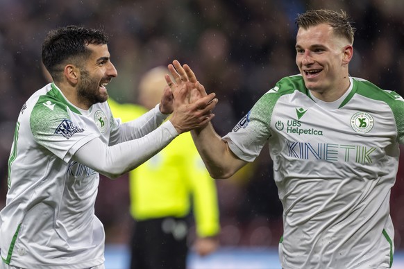 Varol Tasar (YS), gauche, avec Varol Tasar (YS), droite, laissent eclater leur joie, lors de la rencontre de football de Swiss Super League entre le Servette FC, SFC, et le Yverdon Sport FC, YS, ce sa ...