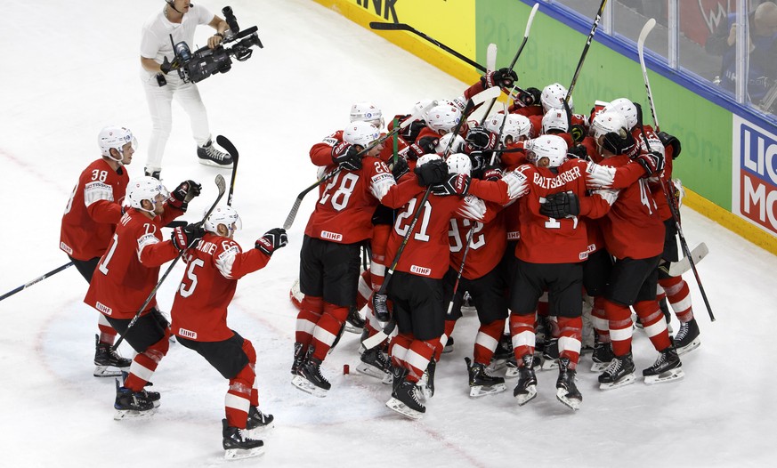 Switzerland&#039;s players celebrate their victory after beating Canada, during the IIHF 2018 World Championship semi final game between Canada and Switzerland, at the Royal Arena, in Copenhagen, Denm ...