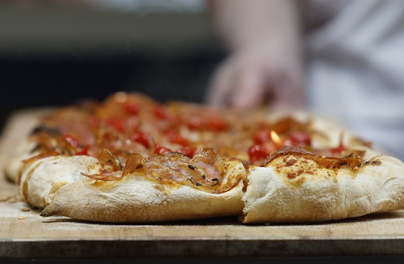 epa10578518 Close-up view of a pizza prepared during a masterclass for the preparation of Roman Palace Pizza, during the second day of 36th Gourmets Fair in Madrid, Spain, 18 April 2023. Some 20,000 e ...