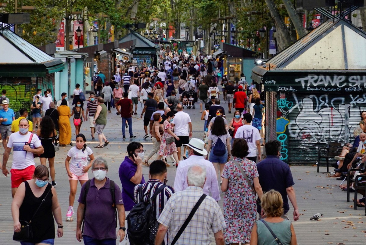 epa08553961 People stroll along the iconic Las Ramblas boulevard in downtown Barcelona, northeastern Spain, 18 July 2020. The Catalan regional government has imposed new isolation measures in certain  ...