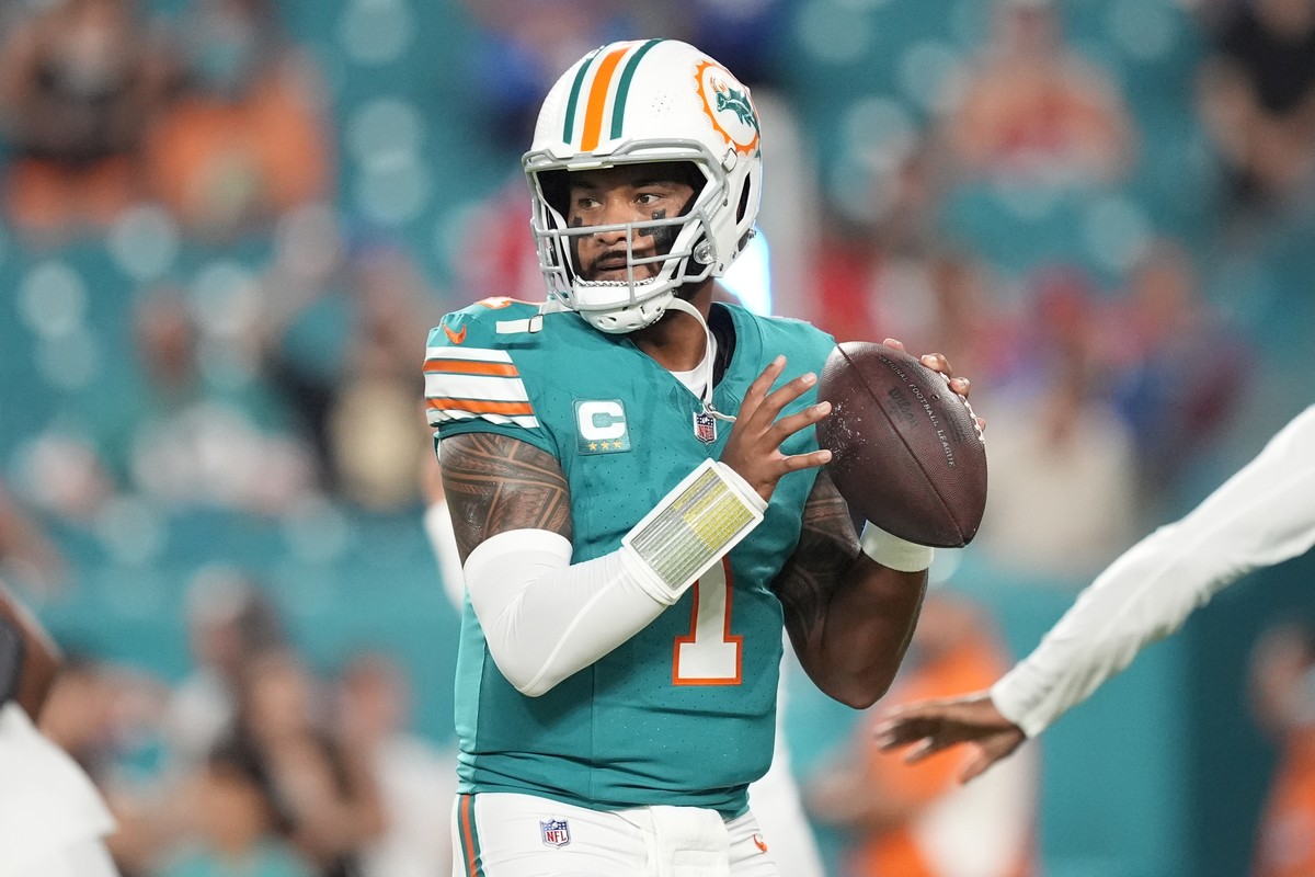 Miami Dolphins quarterback Tua Tagovailoa (1) throws before an NFL football game against the Buffalo Bills, Thursday, Sept. 12, 2024, in Miami Gardens, Fla. (AP Photo/Rebecca Blackwell)