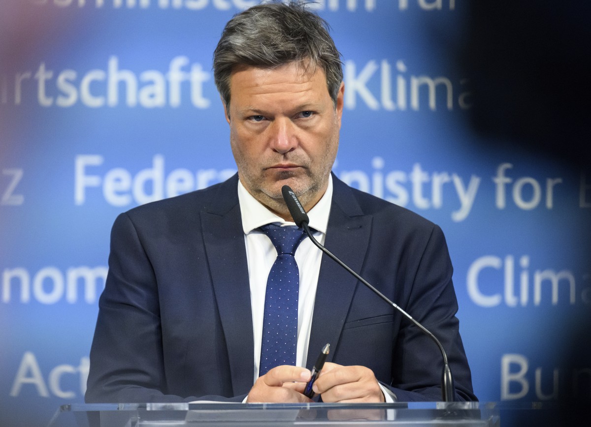 Robert Habeck, Federal Minister for Economic Affairs and Climate Protection, speaks at a press conference at the Federal Ministry for Economic Affairs and Climate Protection following a meeting with a ...