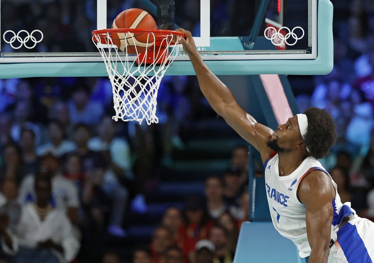 JO 2024: Guerschon Yabusele dunk au-dessus de LeBron James