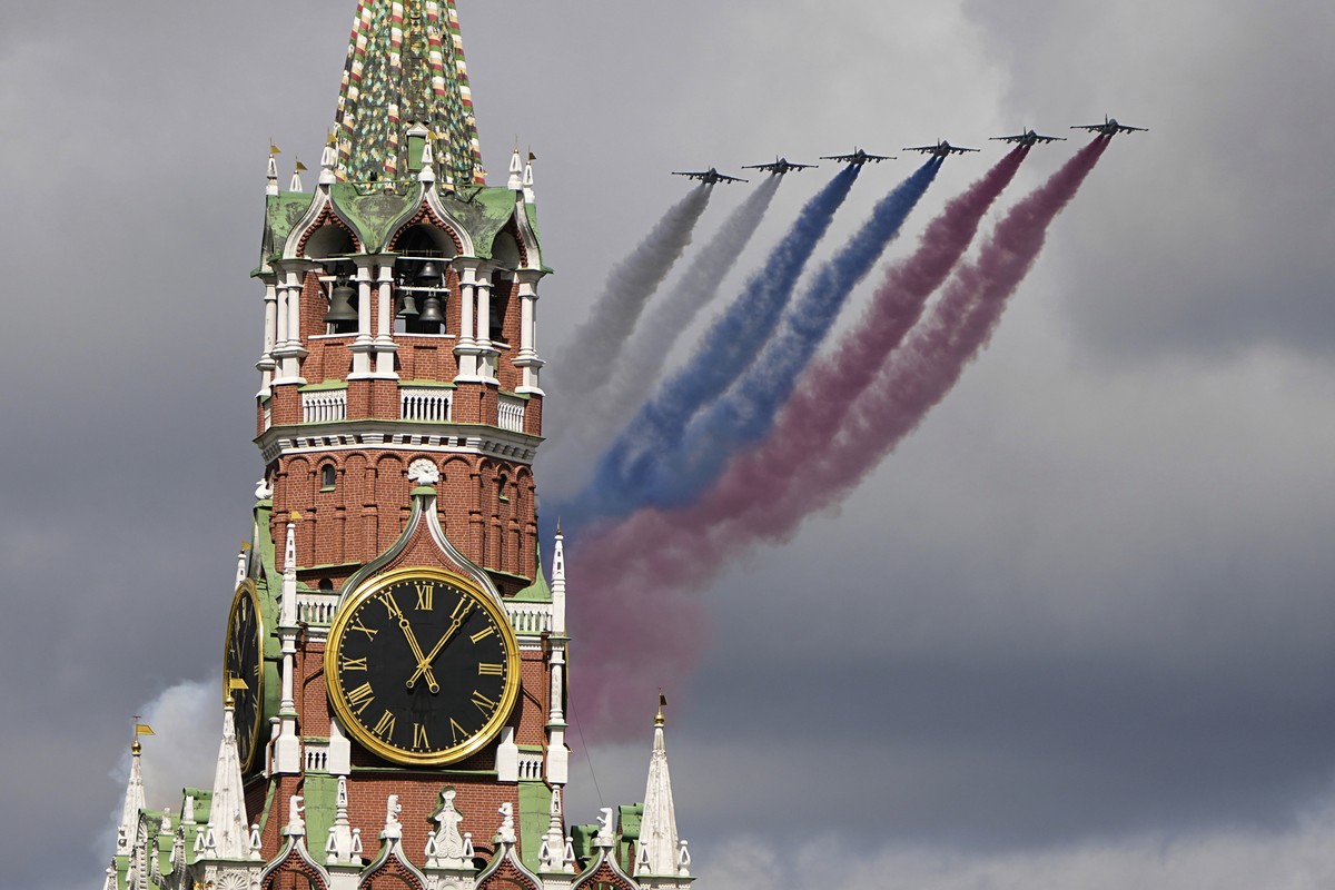 Russian Air Force Su-25 jets fly over Red Square leaving trails of smoke in the colors of the Russian national flag during the Victory Day military parade rehearsal with the Spasskaya Tower in Moscow, ...