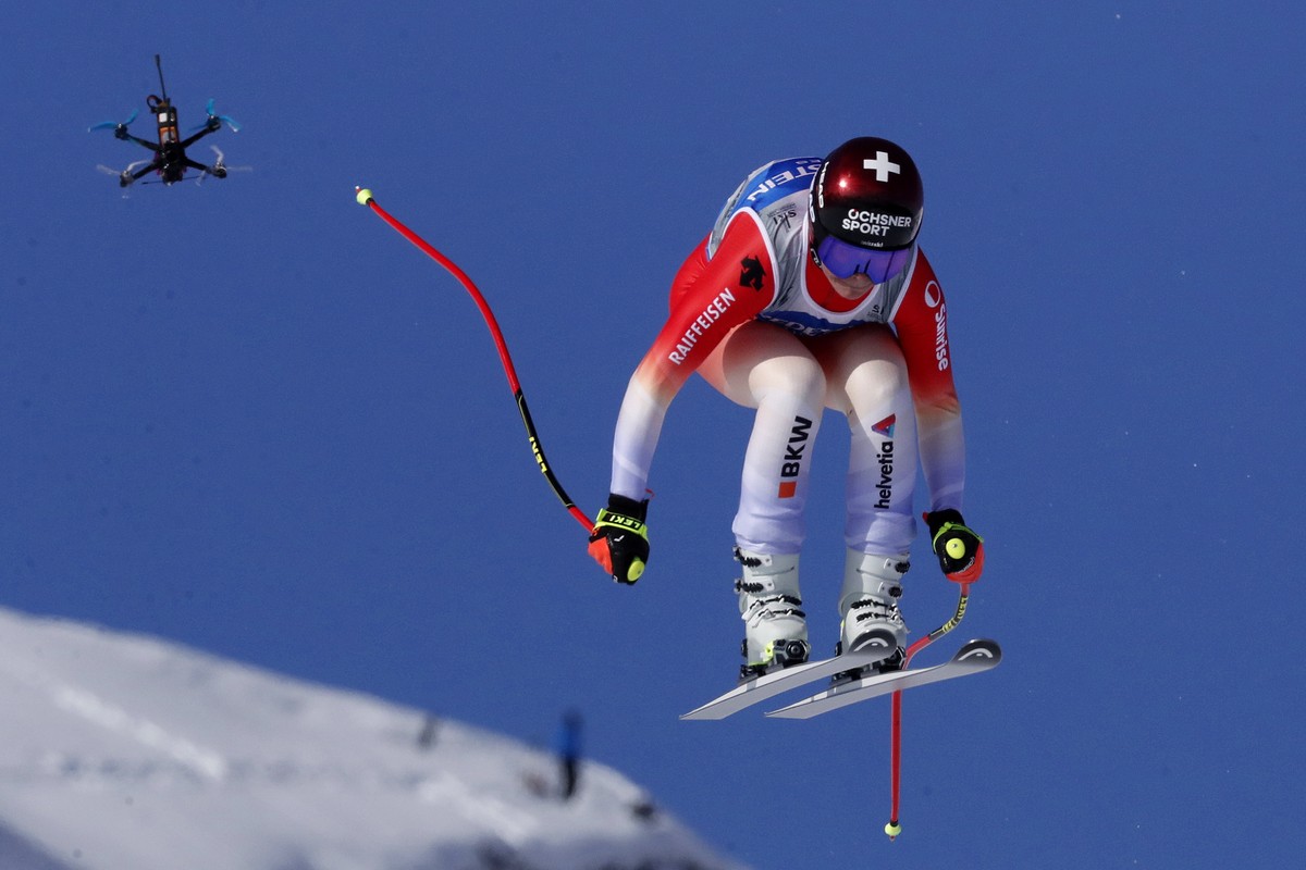 epa10460741 Corinne Suter of Switzerland in action during the Women's Downhill race at the FIS Alpine Skiing World Championships in Meribel, France, 11 February 2023. EPA/GUILLAUME HORCAJUELO