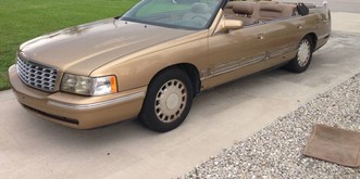 Goldener Cadillac mit Bierzapfhahn zu verkaufen ... wer will?