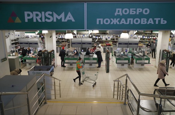 epa09801221 Russian people buy food at a PRISMA supermarket before the store closes in St. Petersburg, Russia, 04 March 2022. The Finnish holdings company S-Group, which manages the supermarket chains ...