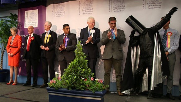 Â«Die GutenÂ» mischen ZÃ¼rcher Kantonsratswahlen auf â wer hinter der kuriosen Partei steckt
Lord Buckethead himself wird sicher ein paar vorbereitende Seminare anbieten.